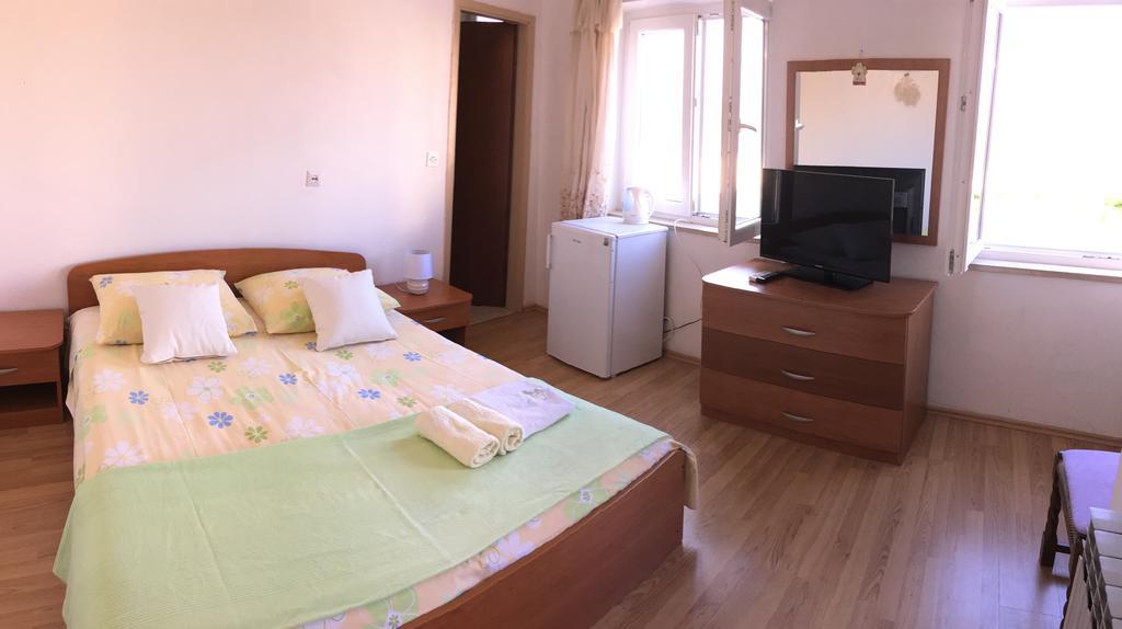 Guesthouse Cipre Lumbarda Exterior foto